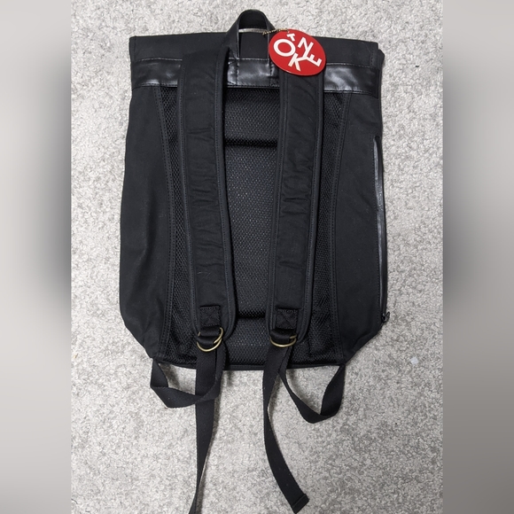 Manhattan Portage Bergen Waxed Token Backpack - Picture 3 of 4